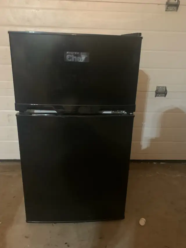 Master Chef Mini-Refrigerator