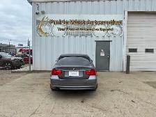 2011 BMW 3-Series 328i xDrive AWD | Power Tailgate | Sunroof - Photo 6