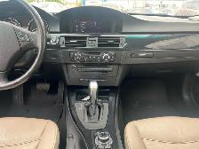 2011 BMW 3-Series 328i xDrive AWD | Power Tailgate | Sunroof - Photo 14