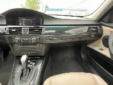2011 BMW 3-Series 328i xDrive AWD | Power Tailgate | Sunroof - Photo 15