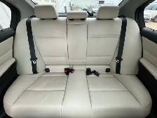 2011 BMW 3-Series 328i xDrive AWD | Power Tailgate | Sunroof - Photo 26