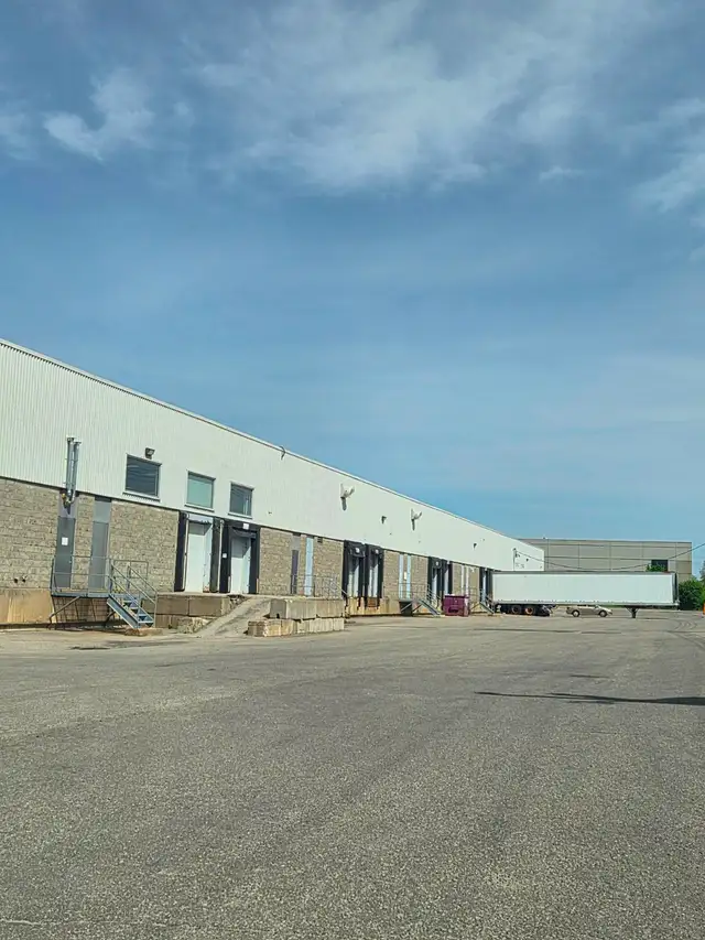 MOIS GRATUITS, INDUSTRIELS ENTREPÔTS À LOUER À LAVAL, FOR RENT