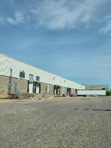 MOIS GRATUITS, INDUSTRIELS ENTREPÔTS À LOUER À LAVAL, FOR RENT