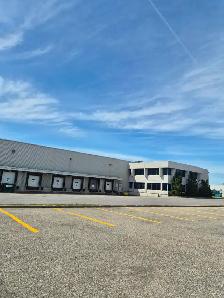 MOIS GRATUITS, INDUSTRIELS ENTREPÔTS À LOUER À LAVAL, FOR RENT - Photo 2