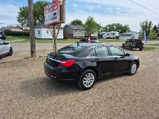 2014 Chrysler 200 - Photo 2