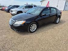 2014 Chrysler 200 - Photo 13