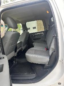 2018 Ram 2500 SLT 6.4L HEMI 4WD Crew Cab For Sale. - Photo 10