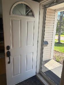 Front entry door - Photo 2