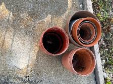 6 clay pots and a few plastic - Photo 3