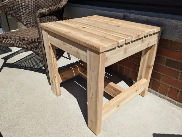 table d'appoint en cèdre