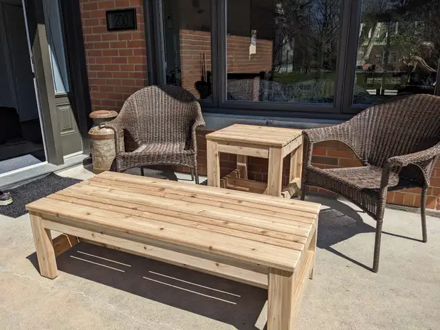 table à café en cèdre