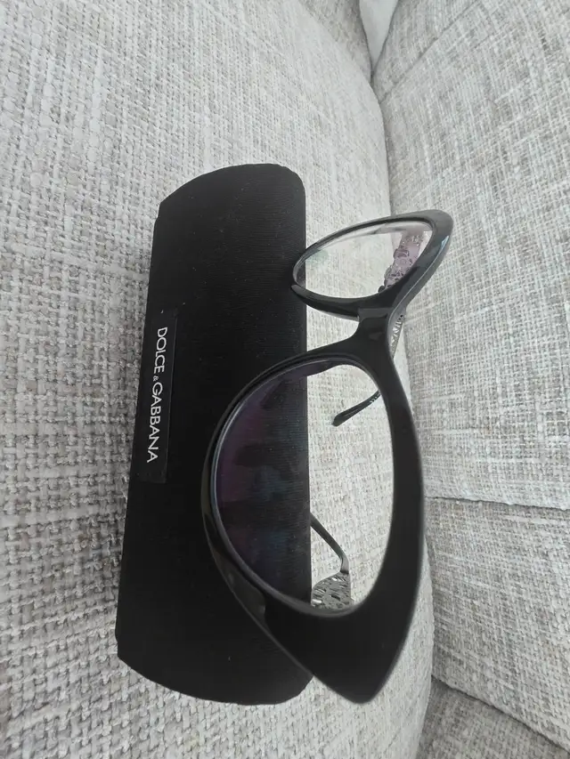 Une paire de lunettes 'Dolce & Gabbana'