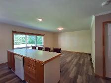 Home For Sale 4 Beds, 3 Baths w/legal apartment - Photo 23