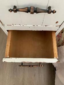 Petit meuble au cachet unique - Photo 3