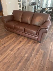 Leather couch - Photo 2