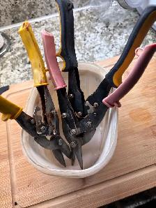 3 pair of garden snippers