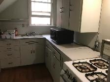 Larger clean furnished room c/w utilities/wifi/parking downtown - Photo 5