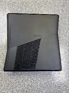 Xbox 360 Slim 250GB System With Wired Controller - Photo 3