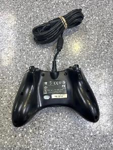 Xbox 360 Slim 250GB System With Wired Controller - Photo 8