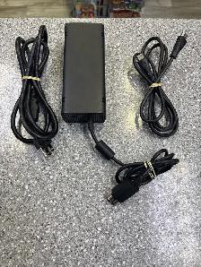 Xbox 360 Slim 250GB System With Wired Controller - Photo 9