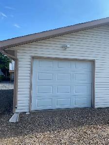 3 Bed 2 Bath Half Duplex w/ Garage For Rent - Photo 2