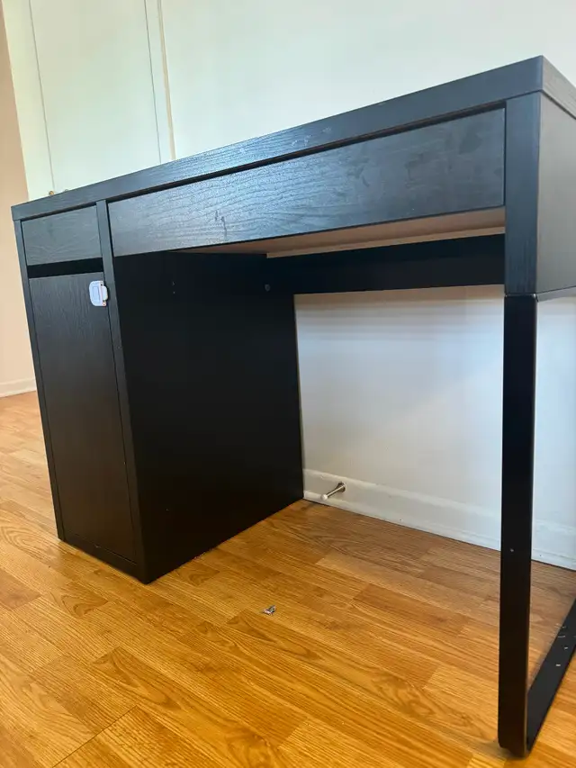 Bureau de travail avec rangement