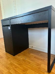 Bureau de travail avec rangement