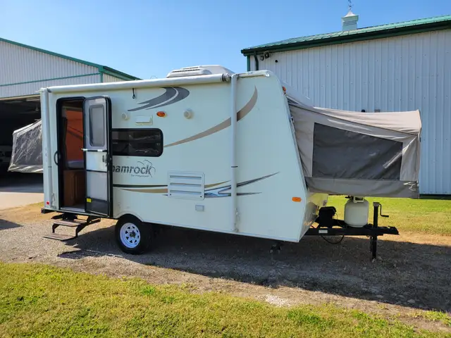 2011 Forest River Shamrock 17