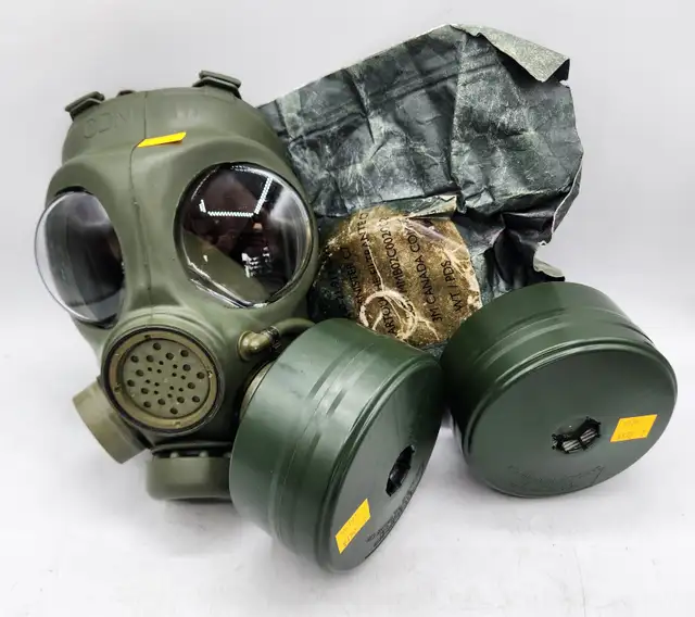 Canadian Military C4 Gas Mask with 3 C7 Filters