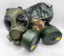 Canadian Military C4 Gas Mask with 3 C7 Filters