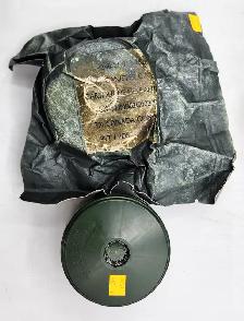Canadian Military C4 Gas Mask with 3 C7 Filters - Photo 4