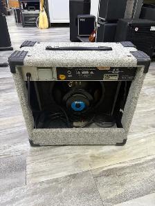 Fender M-80 2 Channel Guitar Amplifier - Photo 3
