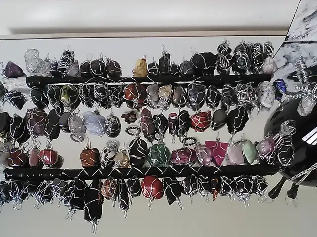beaucoup de cristaux (pendentifs) raretés, prix bas