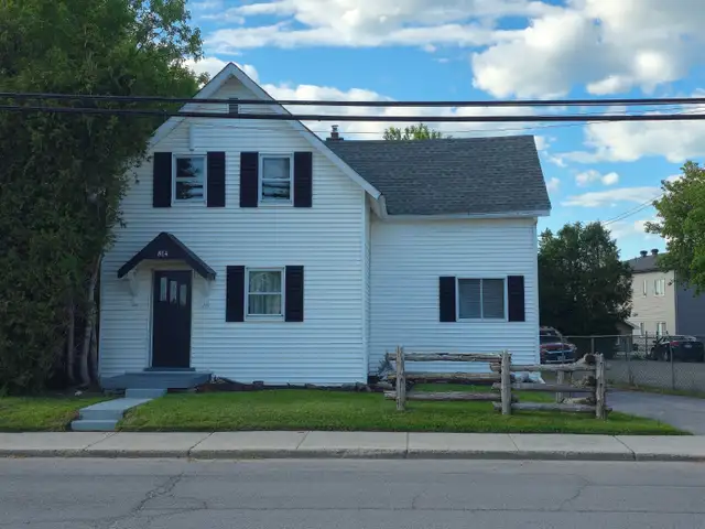 814 LAURIER ST ROCKLAND