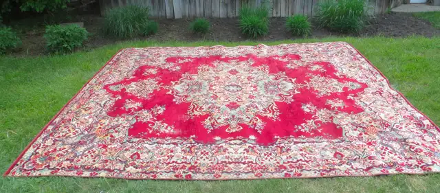 PAST and PRESENT ANTIQUES - VINTAGE WOOL CARPET - 8' 9' X 10' 2'