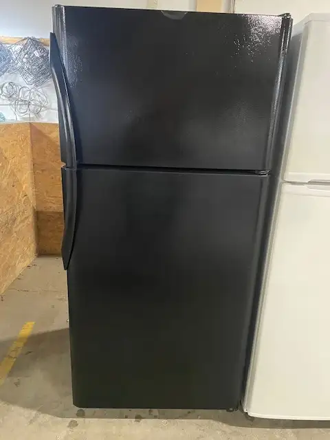 Réfrigérateur noir 30'' standard Frigidaire