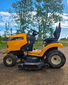 2017 Lawn Tractor - Photo 3