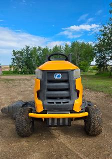 2017 Lawn Tractor - Photo 4