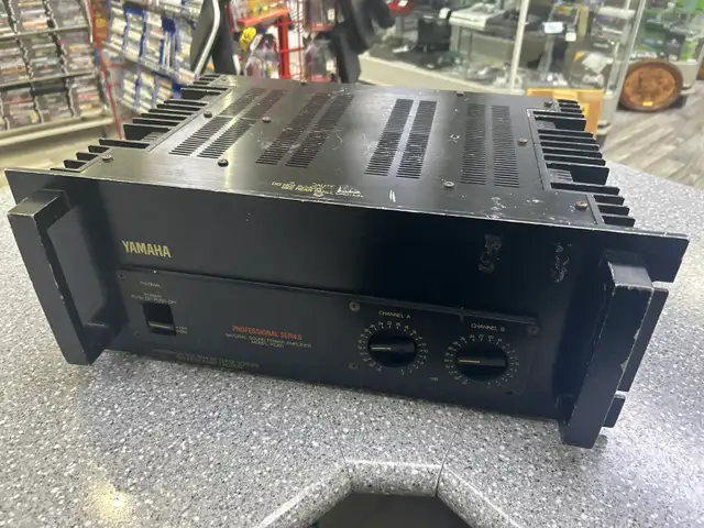 Yamaha P2201 Professional Series Amplifier