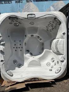 2019 Jacuzzi J335 Used Hot Tub in Great Condition, 5-6 Adult