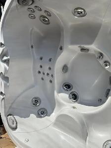 2019 Jacuzzi J335 Used Hot Tub in Great Condition, 5-6 Adult - Photo 2