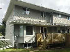 Spacious 3 Bed, 2.5 Bath Townhouse End Unit - Walk to the Beach! - Photo 2