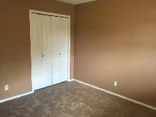 Spacious 3 Bed, 2.5 Bath Townhouse End Unit - Walk to the Beach! - Photo 7