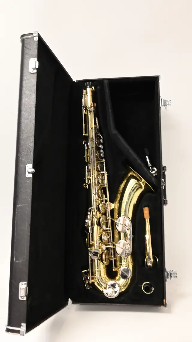 Tenor Saxophone Yamaha YTS-23 Made in Japan with case USED good