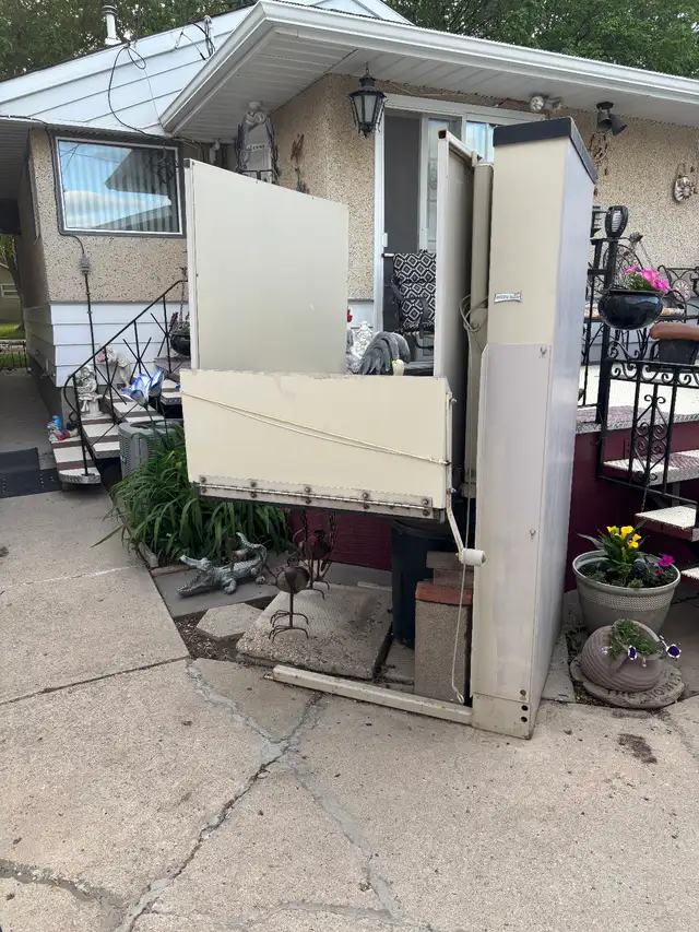 Free Wheel chair lift