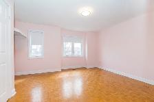 VERY BRIGHT 3BR TOP FLOOR JUST STEPS TO SUBWAY W/ DECK! - Photo 2