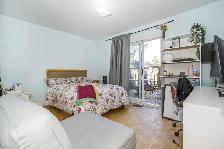 VERY BRIGHT 3BR TOP FLOOR JUST STEPS TO SUBWAY W/ DECK! - Photo 3