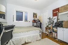 VERY BRIGHT 3BR TOP FLOOR JUST STEPS TO SUBWAY W/ DECK! - Photo 4