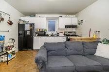 VERY BRIGHT 3BR TOP FLOOR JUST STEPS TO SUBWAY W/ DECK! - Photo 5