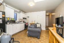 VERY BRIGHT 3BR TOP FLOOR JUST STEPS TO SUBWAY W/ DECK! - Photo 6